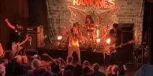 Marky Ramone porta live a Milano l’energia punk rock dei Ramones