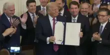 Trump firma legge sulle criptovalute, “una rivoluzione finanziaria”