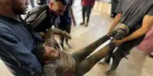 Gaza, almeno 30 palestinesi uccisi mentre aspettavano aiuti a Gaza