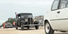 Rolls Royce e Cinquecento, la parata delle auto d’epoca a Parigi