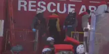 La Life Support di Emergency soccorre 50 migranti in zona Sar libica