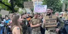 Ucraina, Zelensky firma la legge che limita poteri anticorruzione