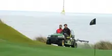 Scozia, divide il nuovo campo da golf di Trump: “Roba per ricchi”