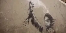 Venezia, completata messa in sicurezza del piccolo migrante di Banksy