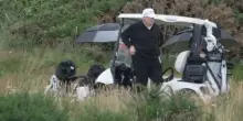 Donald Trump in Scozia gioca a golf col figlio Eric