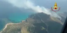 Vasti incendi a Villasimius, chiusa spiaggia di Punta Molentis
