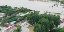 Cina, piogge torrenziali e inondazioni: almeno 30 morti a Pechino