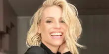 Eros Ramazzotti e Michelle Hunziker in vacanza insieme a Mykonos: con loro anche Aurora