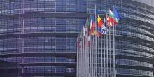 La Ue approva nuove sanzioni contro la Russia: colpiti energia, finanza e tecnologia