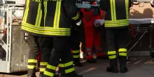 Cinecittà Est in fiamme, incendio minaccia il raccordo anulare: nube nera e forti esplosioni