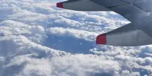 Serpente su aereo provoca il caos: il volo parte con due ore di ritardo