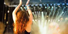 Incendio Tomorrowland, palco principale in fiamme: che ne sarà del festival?