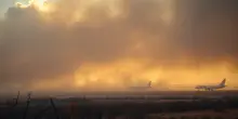 Incendi devastanti in Francia: aeroporto di Marsiglia chiuso