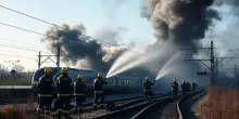 Incendio vicino ai binari: ecco cosa sta succedendo