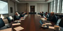 La Fed mantiene fermi i tassi per affrontare l’inflazione