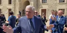 Tanti auguri Antonio Tajani, gli applausi dei simpatizzanti ad Ancona