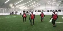 I robot umanoidi si allenano a Pechino per i mondiali di calcio