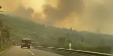 Francia, enorme incendio devasta il Sud-ovest, morta una donna