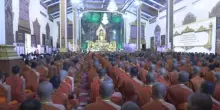 Mille monaci buddisti pregano per la pace confine Cambogia-Thailandia