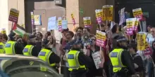 Tensioni a Londra fra manifestazione anti-immigrati e gruppi “antifa”