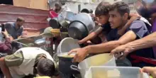 A Gaza ressa di palestinesi stremati per ricevere cibo e acqua