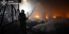 Ucraina, fabbrica di proprietà Usa in fiamme dopo l’attacco russo