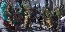 I londinesi pazzi per l’annuale Carnevale di Notting Hill