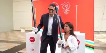 Milano-Cortina, Coca-Cola sceglie 10 porta-cartello Paese per Giochi