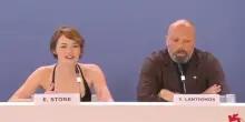 Venezia, ossessioni e complotti in Bugonia di Lanthimos con Emma Stone