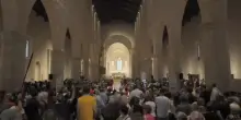 Perdonanza Celestiniana, a l’Aquila aperta la Porta Santa