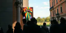 Fiocchi arcobaleno e polemiche: cosa significa davvero per i bambini?