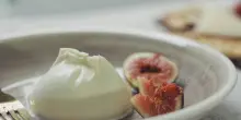 Corpi metallici nelle mozzarelle, ritirate dai supermercati: è allerta alimentare