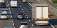 Quattro auto coinvolte in un incidente sull’A1, traffico in tilt: percorsi consigliati