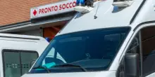Lavena Ponte Tresa, incidente tra auto: sette giovani coinvolti, emergenza in ospedale