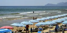 Paura a Sperlonga, tromba d’aria in spiaggia e nei vicoli: turisti in fuga