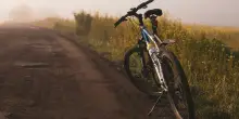 Terribile incidente per Chris Froome, travolto da un’auto mentre si allenava in bici: è in gravi condizioni