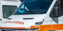 Auto finisce nel fiume, bimbo di 6 anni intrappolato: in gravissime condizioni