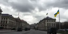 Macron avverte: Putin mira alla capitolazione di Kiev