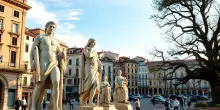 Mori in catene: un simbolo da preservare o sostituire?