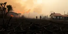Portogallo in fiamme: situazione critica con evacuazioni e alte temperature