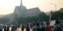 Sentenza per Thaksin: cosa potrebbe significare per la monarchia tailandese