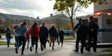 Sparatoria a Philadelphia: studenti in fuga e campus sotto assedio