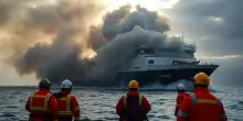 Traghetto Raffaele Rubattino: incendio e soccorsi nel golfo di Napoli