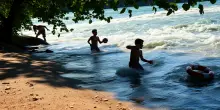 Un ragazzo perde la vita nel fiume Po: il dramma di un bagno estivo