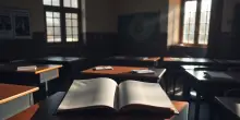 Divieto di testi scritti da donne nelle università afghane: Un’analisi della censura e delle conseguenze sociali