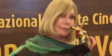 Venezia celebra Kim Novak, la diva 92enne sul red carpet
