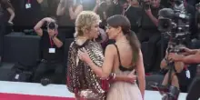 Venezia 82, Barbara Ronchi e Valeria Golino sul red carpet di “Elisa”