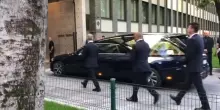 Aperta camera ardente di Giorgio Armani: decine in coda