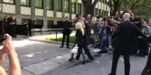 Donatella Versace alla camera ardente di Giorgio Armani