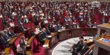 Francia, votata la sfiducia al governo di Francois Bayrou